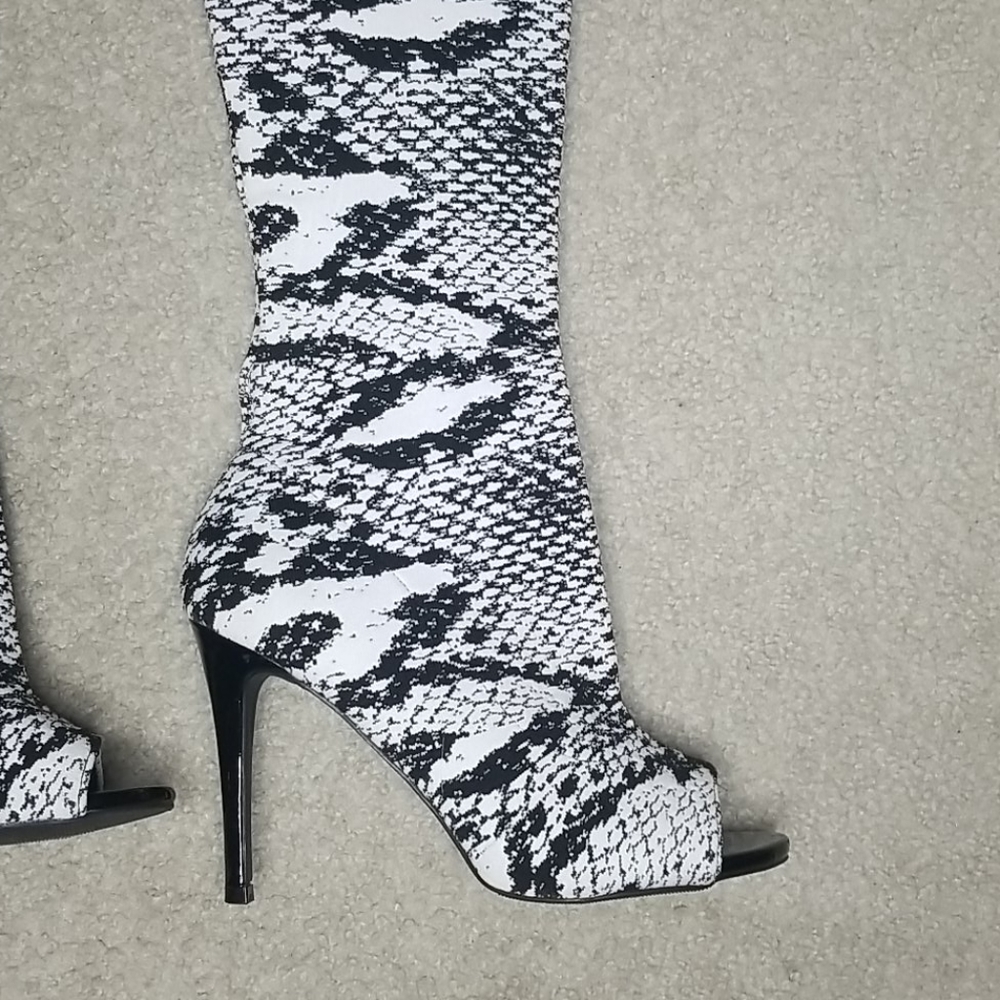 Black / white over the knee boot size 8 - Picture 3 of 9